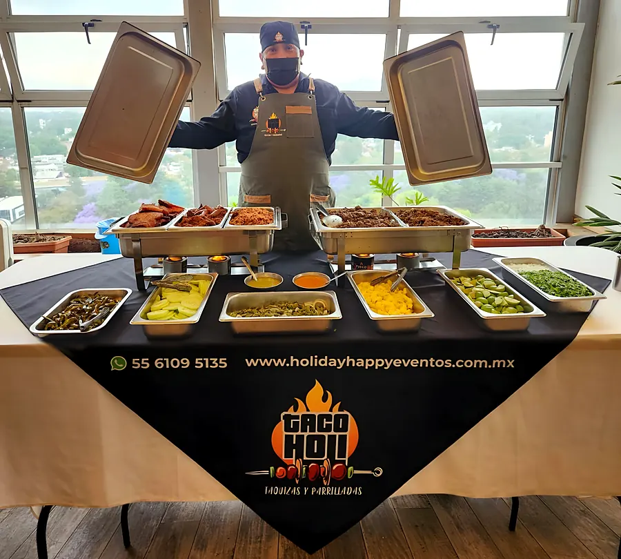 Buffet de guisados con cocinero